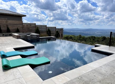 Infinity Swimming Pool with Spa